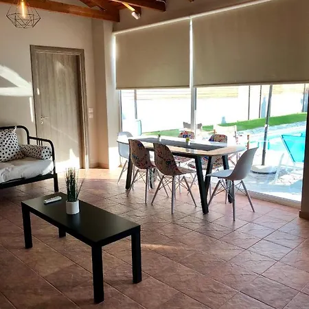 Sunlit Pool House * Posidhonía