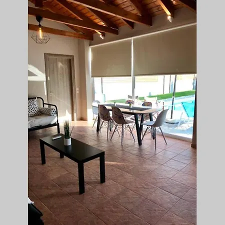 Sunlit Pool House Posidhonía