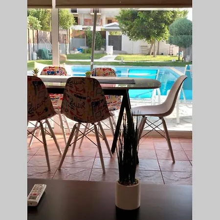 Sunlit Pool House Ferienhaus Posidhonía