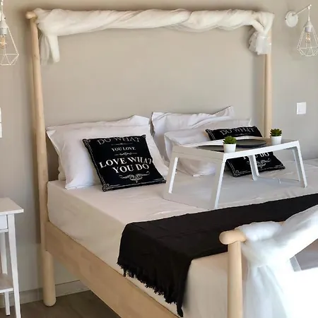 Sunlit Pool House Prázdninový dům *