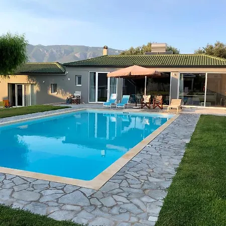 Holiday home Sunlit Pool House