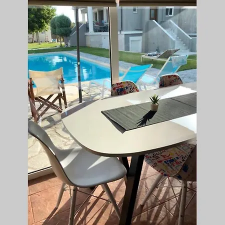 Prázdninový dům Sunlit Pool House *