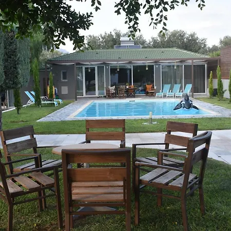 Prázdninový dům Sunlit Pool House