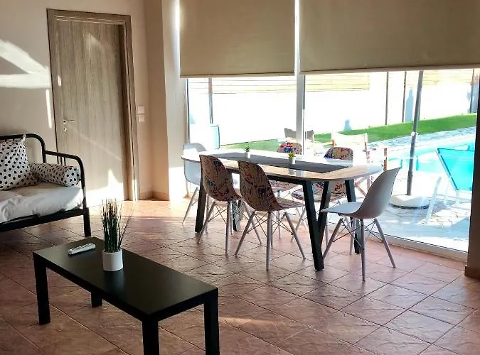 Sunlit Pool House * Posidhonia (Peloponnese)