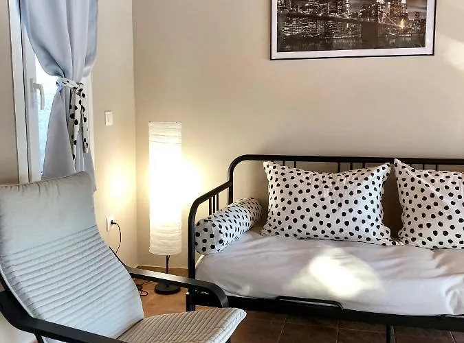 Sunlit Pool House Posidhonia (Peloponnese)